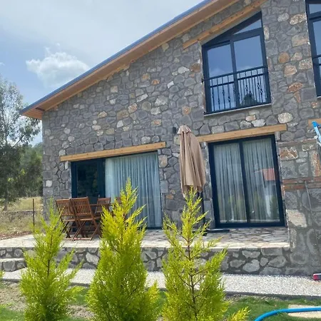 Kovan Lodge *